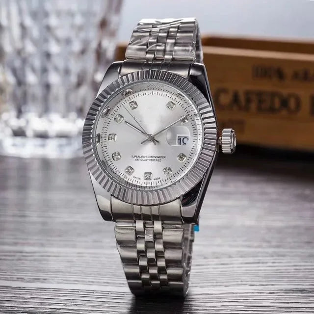 Luxury Quartz Watch for Men & Women – Gold / Silver Options