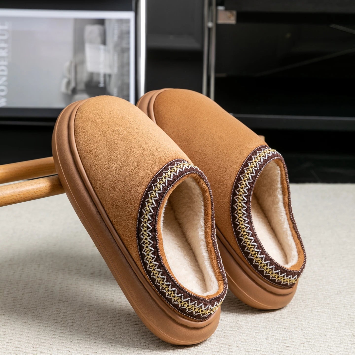 Men's Plush Slippers Indoor House Shoes With EVA Sole And Flannel Lining