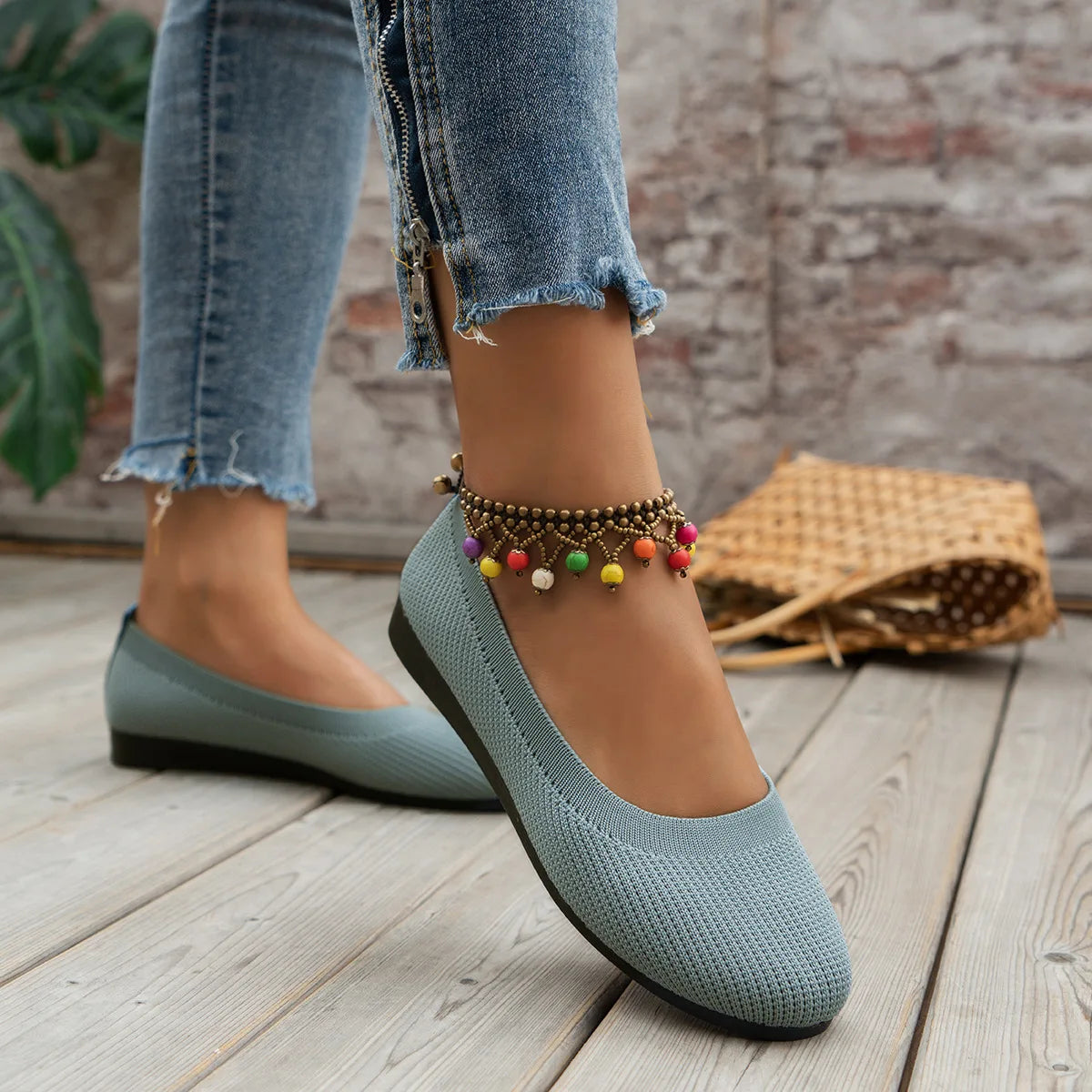 Spring Women's Flat Shoes new Knitting Sock Sneakers Breathable Slip on Female Rpound Toe Loafers 36-43 Plus Size Light Shoes
