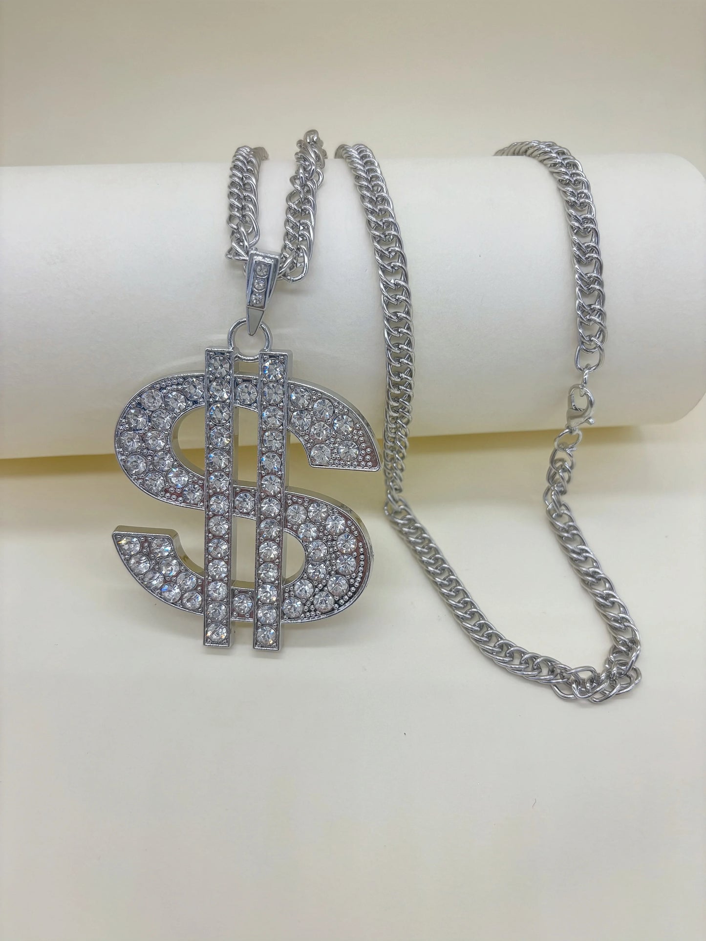 The 2025 new 2PCS hip-hop style declaration card Spades heart necklace is suitable for both men and women to wear. It is a penda