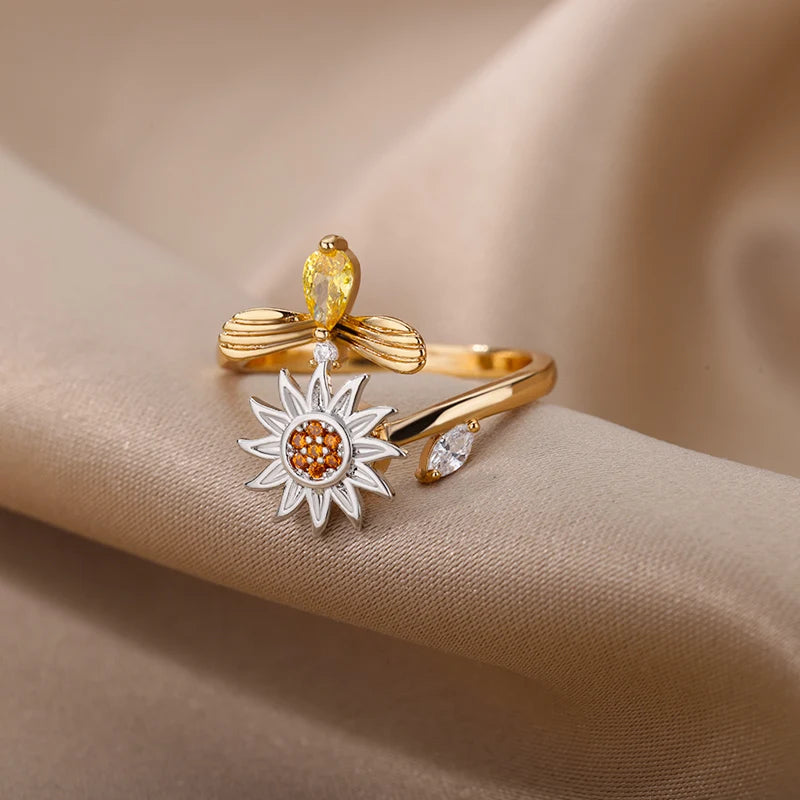 Luxury Four Clover Flower Ring – Fidget & Anti-Stress Design