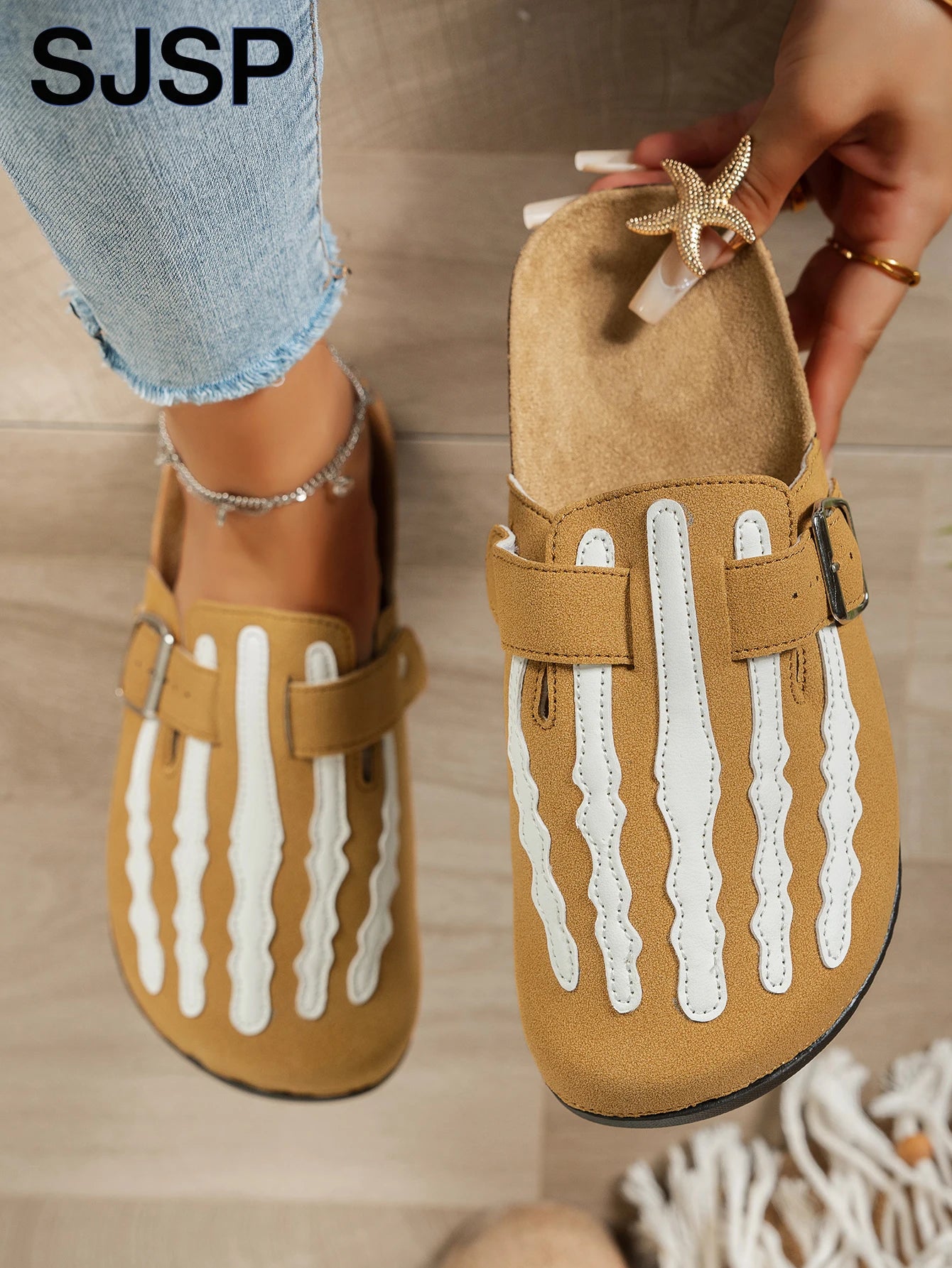 Women's New Half-Slip Halloween Trendy Skeleton Print Slip-On Design Sandals, Closed-Toe Low-Top Buckle Strap Casual Slippers, Suitable for Indoor and Outdoor Wear, Spring, Summer, and Autumn, Unique Street Style Simple Desig