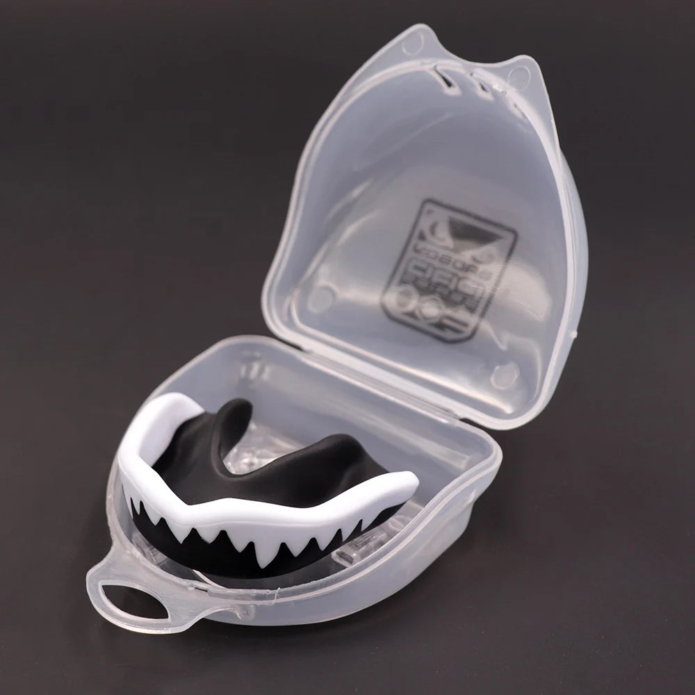 Boxing MMA Wrestling Mouth Guard, Football Rugby Sports Gum Shield, Slim Fit Design for Maximum Teeth Protection and Comfort
