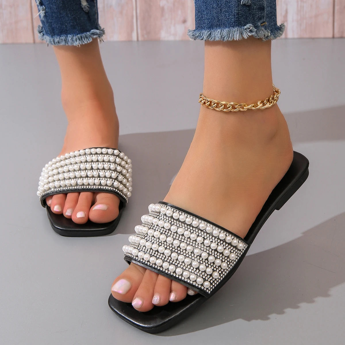 Women's fashionable flat sandals with artificial pearl and rhinestone decoration slippers