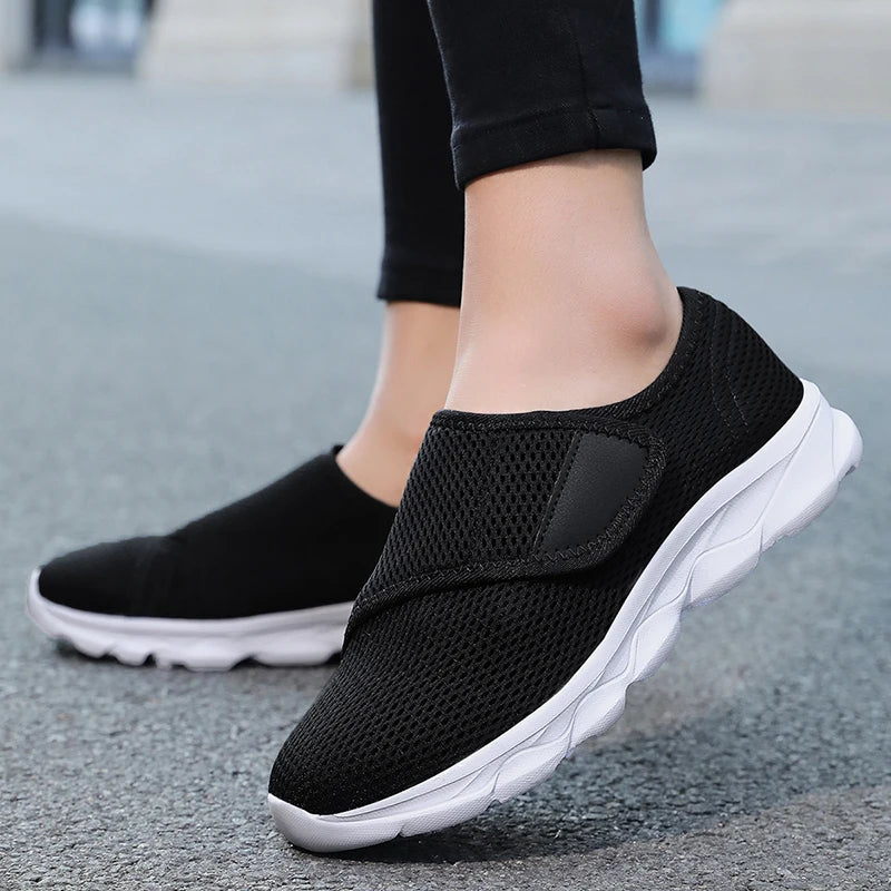Unisex Wide Footed Shoes Women Casual Shoes Fashion Breathable Walking Mesh Flat Shoes for Men Sneakers Black Female Footwear