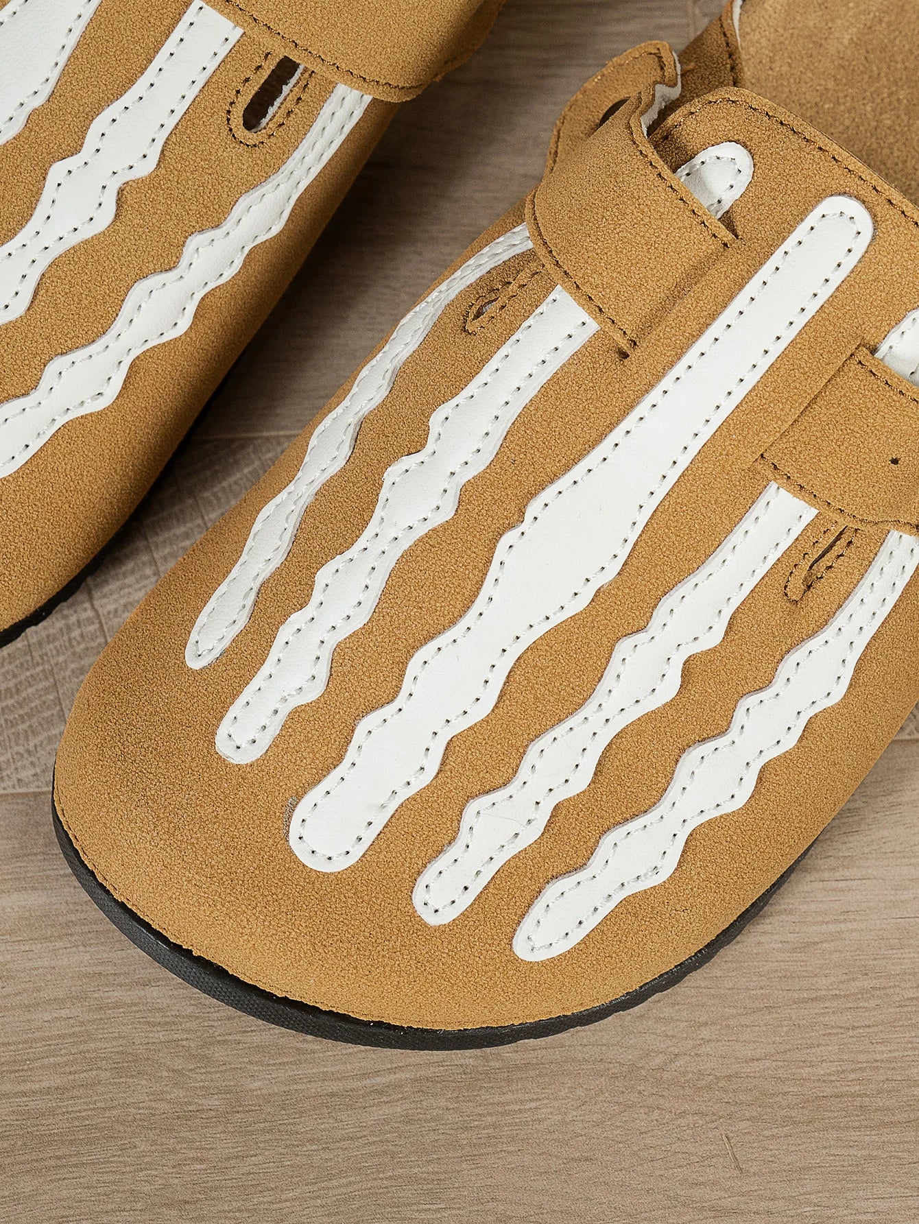 Women's New Half-Slip Halloween Trendy Skeleton Print Slip-On Design Sandals, Closed-Toe Low-Top Buckle Strap Casual Slippers, Suitable for Indoor and Outdoor Wear, Spring, Summer, and Autumn, Unique Street Style Simple Desig