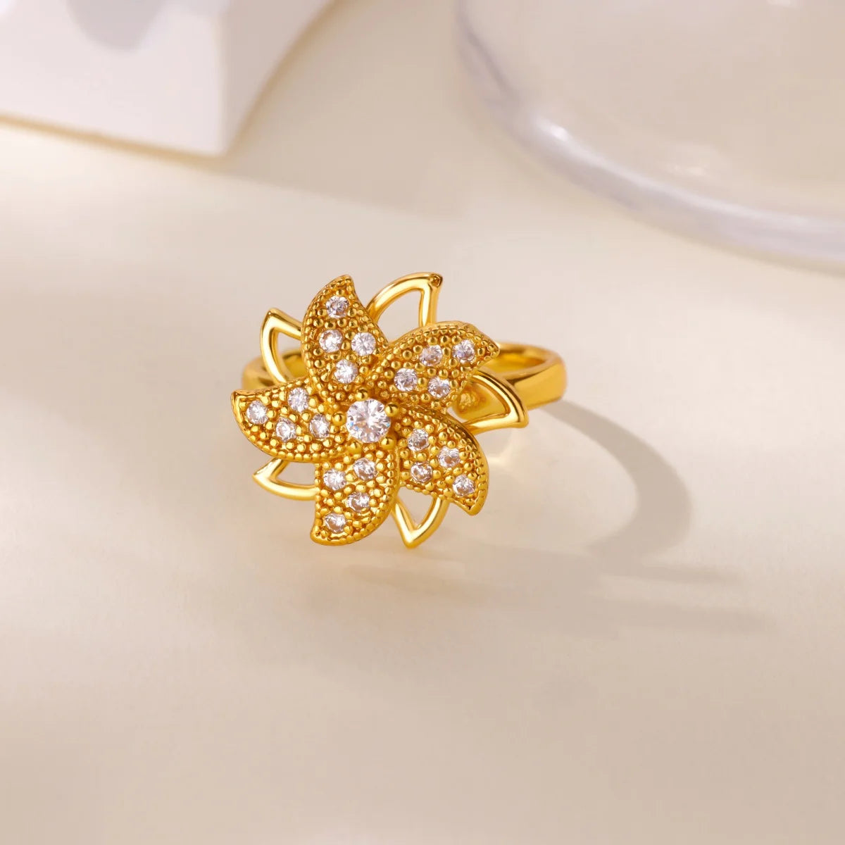 Luxury Four Clover Flower Ring – Fidget & Anti-Stress Design