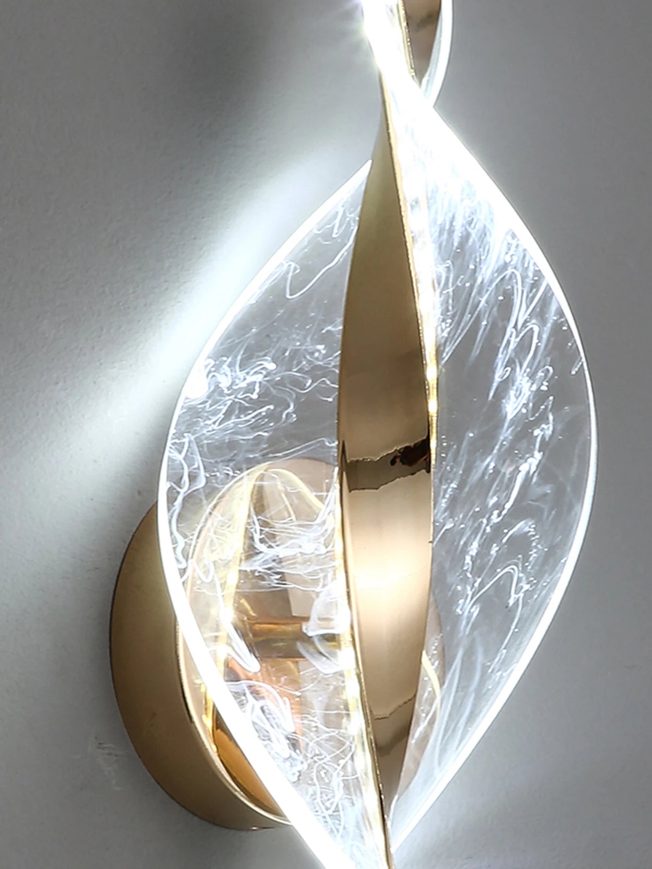 Modern Gold/Black Acrylic LED Wall Light – Bedroom and Living Room Decor