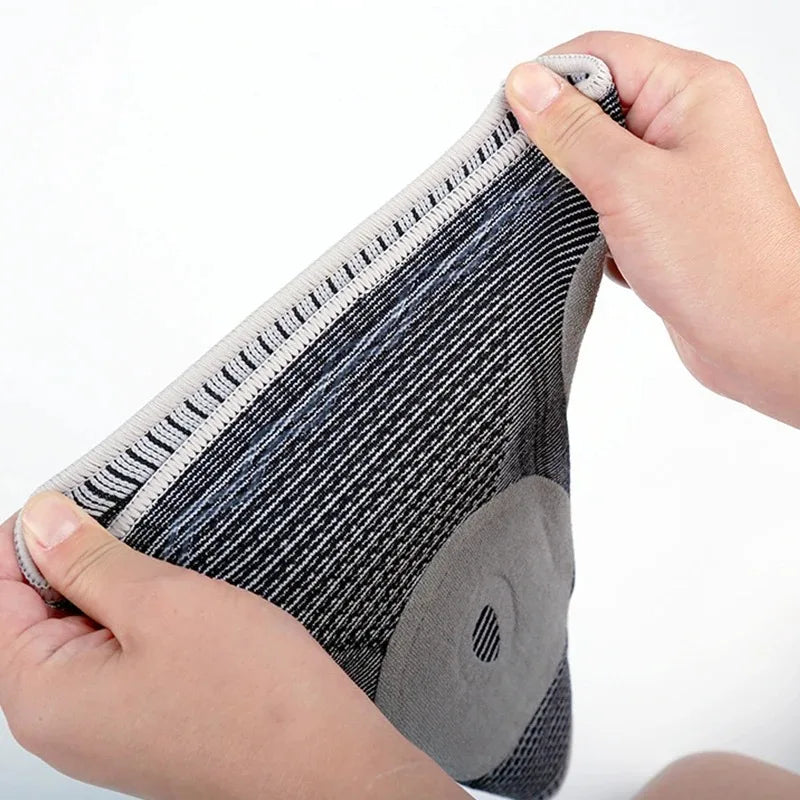 Men's Knitted Knee Pads for Outdoor Sports Basketball Fitness Running - Summer Lightweight Silicone Knee Support