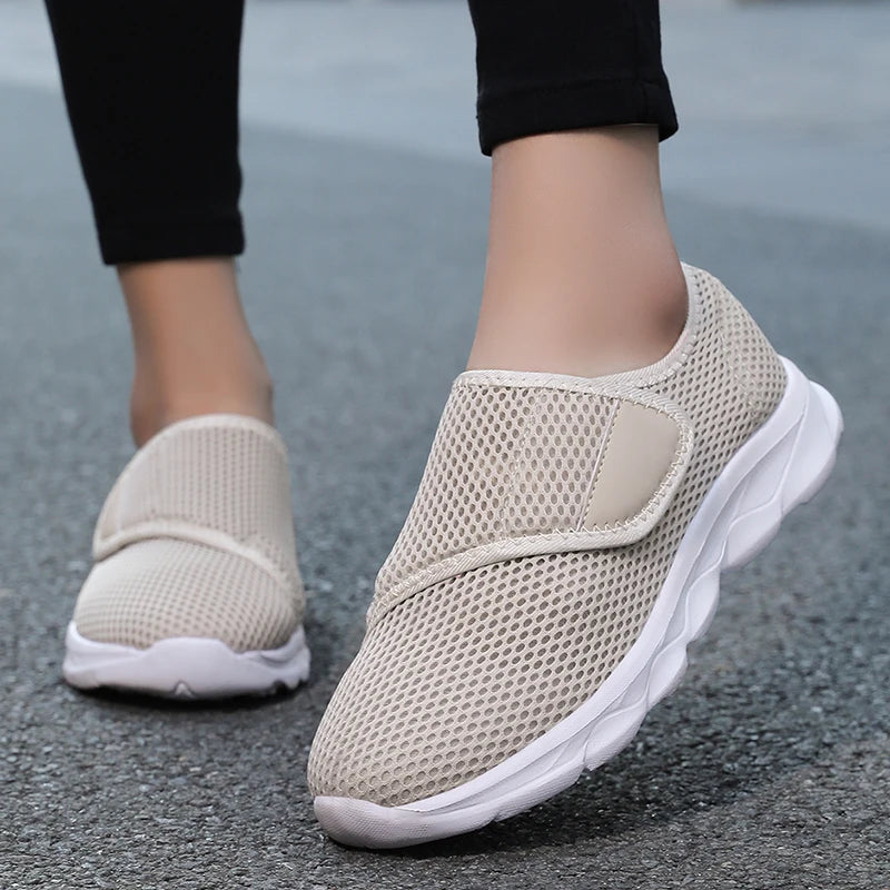 Unisex Wide Footed Shoes Women Casual Shoes Fashion Breathable Walking Mesh Flat Shoes for Men Sneakers Black Female Footwear