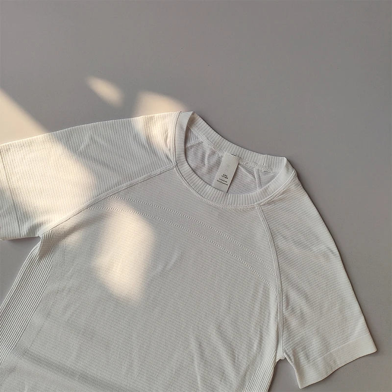 Sports Tops Quick-drying Ladies Fitness Running Yoga Short-sleeved Moisture-wicking Elastic Breathable Yoga Suit T-shirt