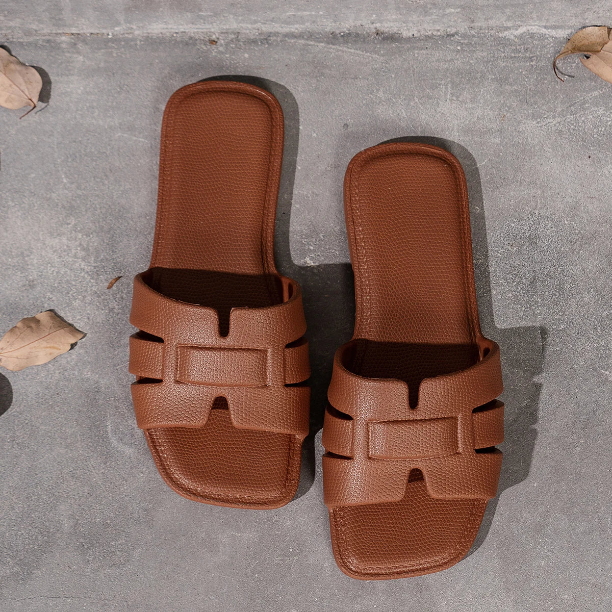 Women's Summer Fashion Lightweight Breathable Comfortable Open Toe Flat Sandals Suitable for Beach Pool Bathroom Slippers