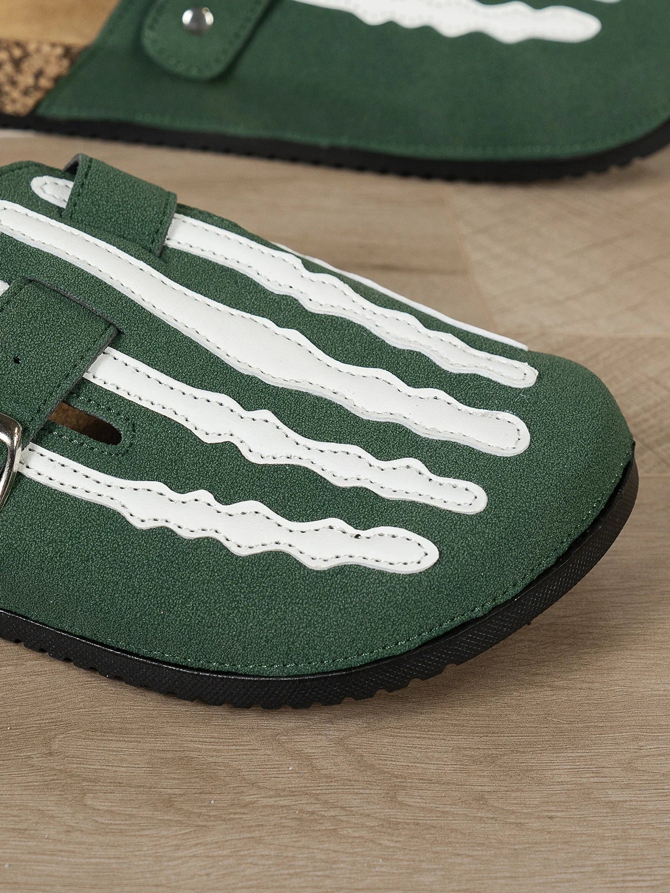 Women's New Half-Slip Halloween Trendy Skeleton Print Slip-On Design Sandals, Closed-Toe Low-Top Buckle Strap Casual Slippers, Suitable for Indoor and Outdoor Wear, Spring, Summer, and Autumn, Unique Street Style Simple Desig