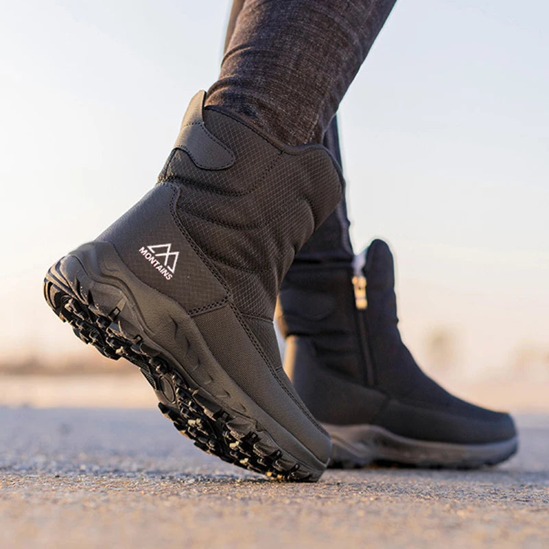 Winter New Thick Short Tube Cotton Boots Anti Slip Casual Men Snow Boots Plush Outdoor Hiking Shoes