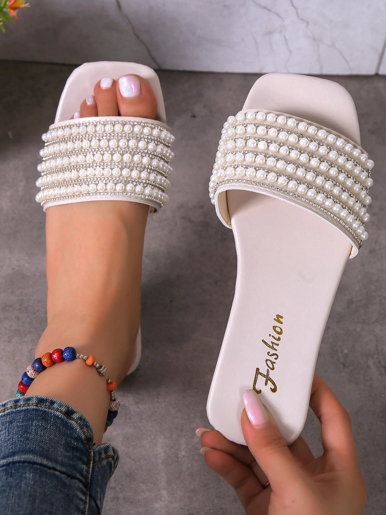 Women's fashionable flat sandals with artificial pearl and rhinestone decoration slippers