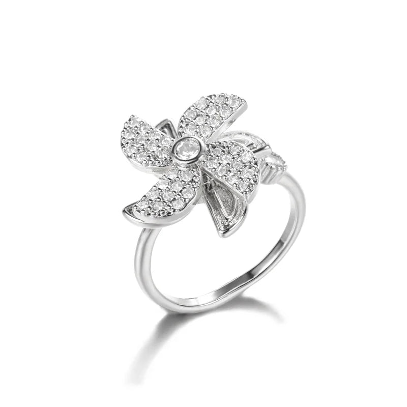 Luxury Four Clover Flower Ring – Fidget & Anti-Stress Design