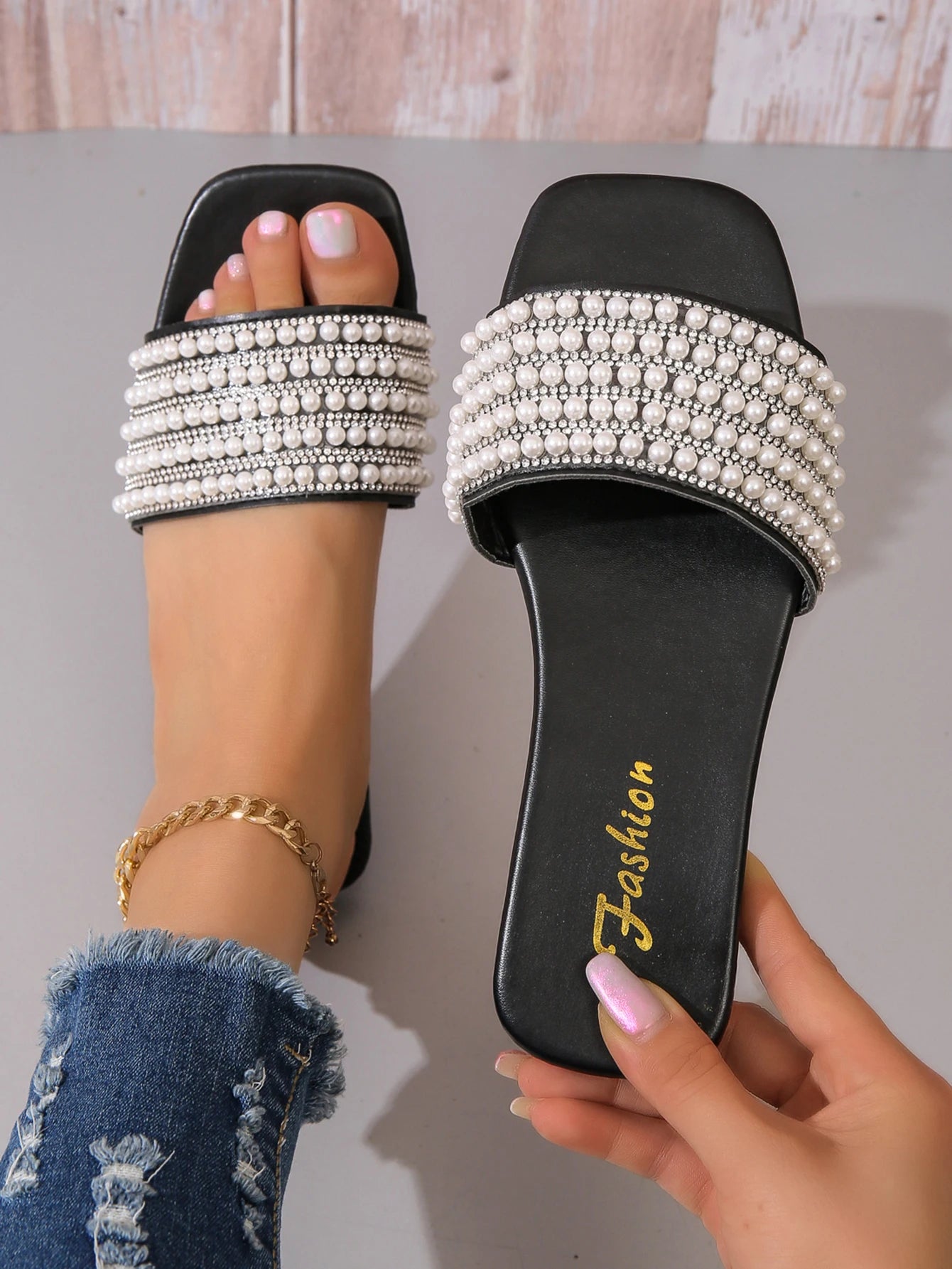 Women's fashionable flat sandals with artificial pearl and rhinestone decoration slippers