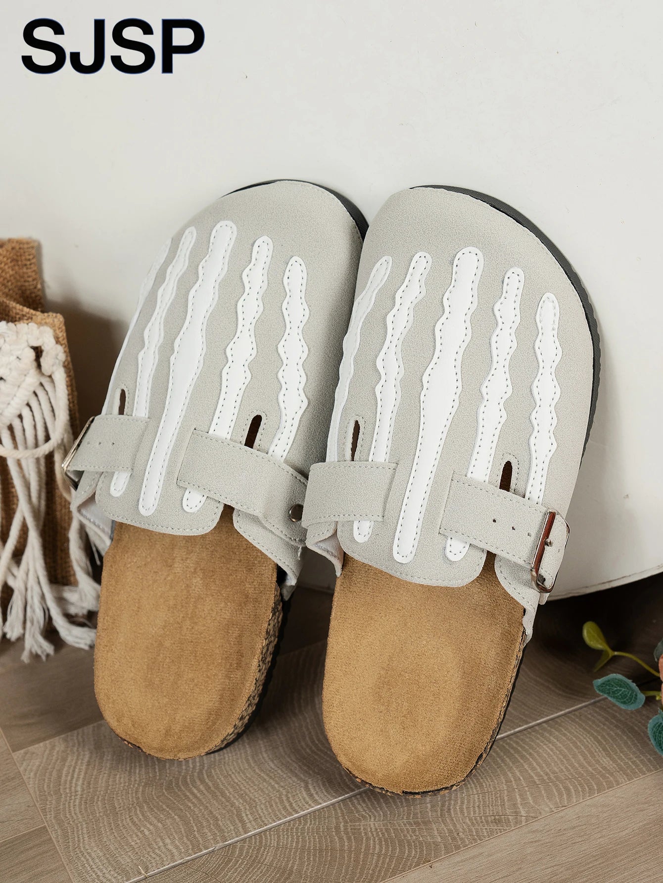 Women's New Half-Slip Halloween Trendy Skeleton Print Slip-On Design Sandals, Closed-Toe Low-Top Buckle Strap Casual Slippers, Suitable for Indoor and Outdoor Wear, Spring, Summer, and Autumn, Unique Street Style Simple Desig