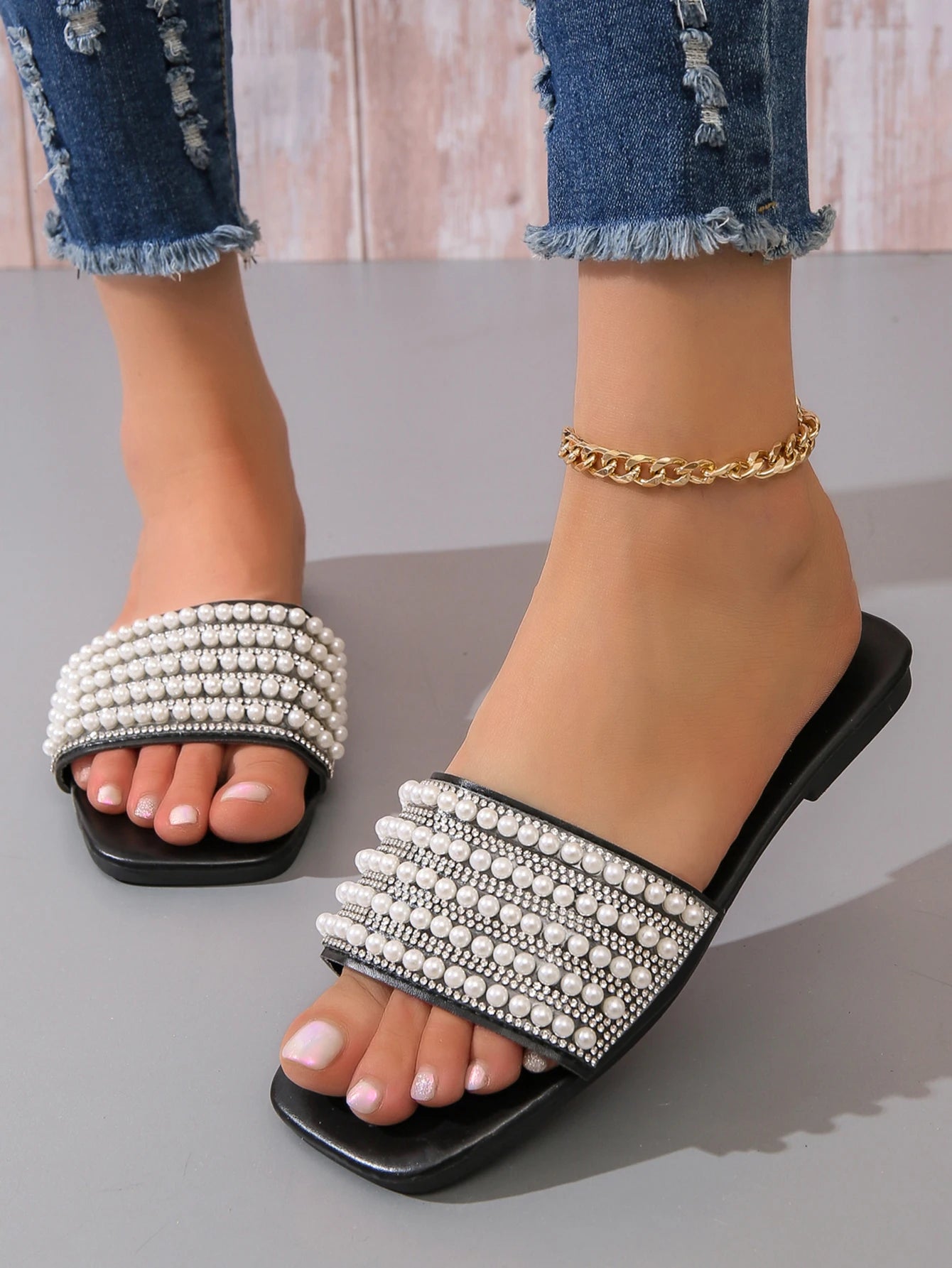 Women's fashionable flat sandals with artificial pearl and rhinestone decoration slippers