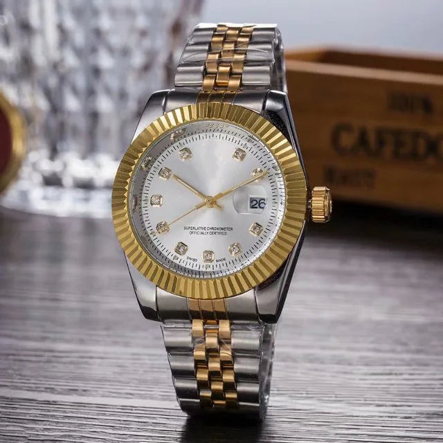 Luxury Quartz Watch for Men & Women – Gold / Silver Options