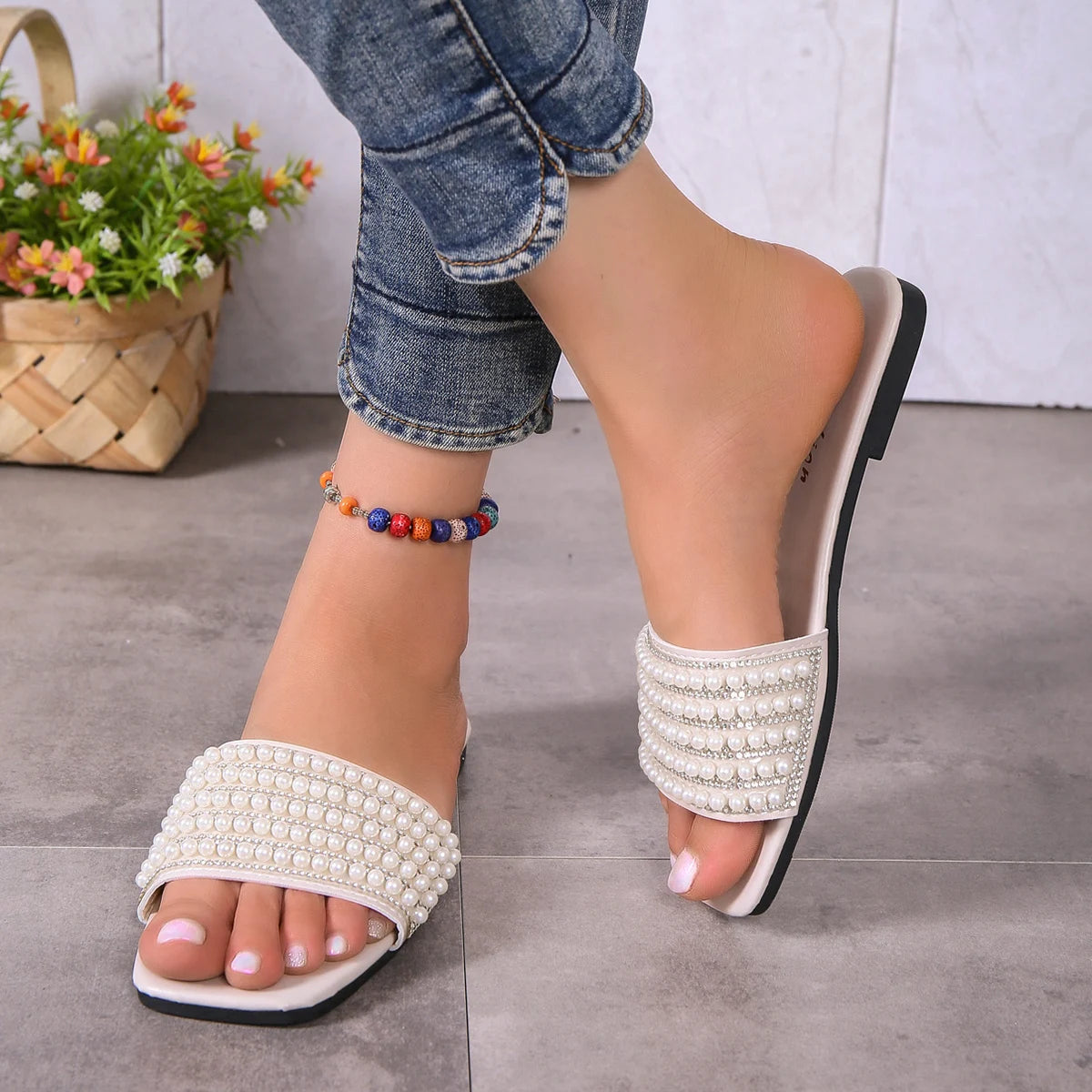Women's fashionable flat sandals with artificial pearl and rhinestone decoration slippers