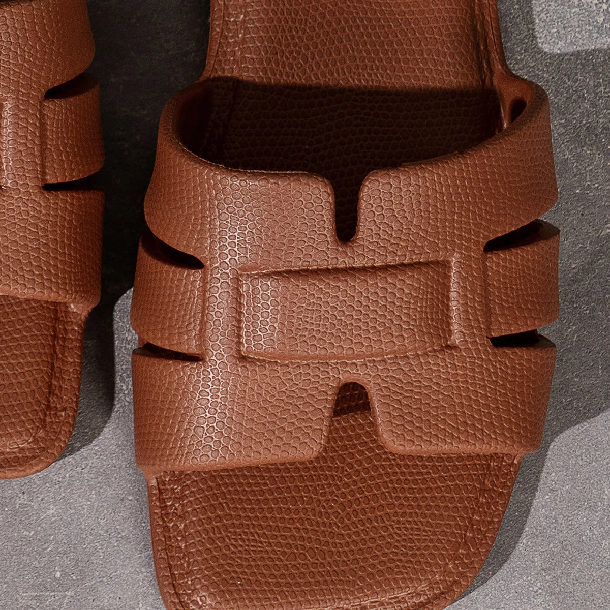 Women's Summer Fashion Lightweight Breathable Comfortable Open Toe Flat Sandals Suitable for Beach Pool Bathroom Slippers