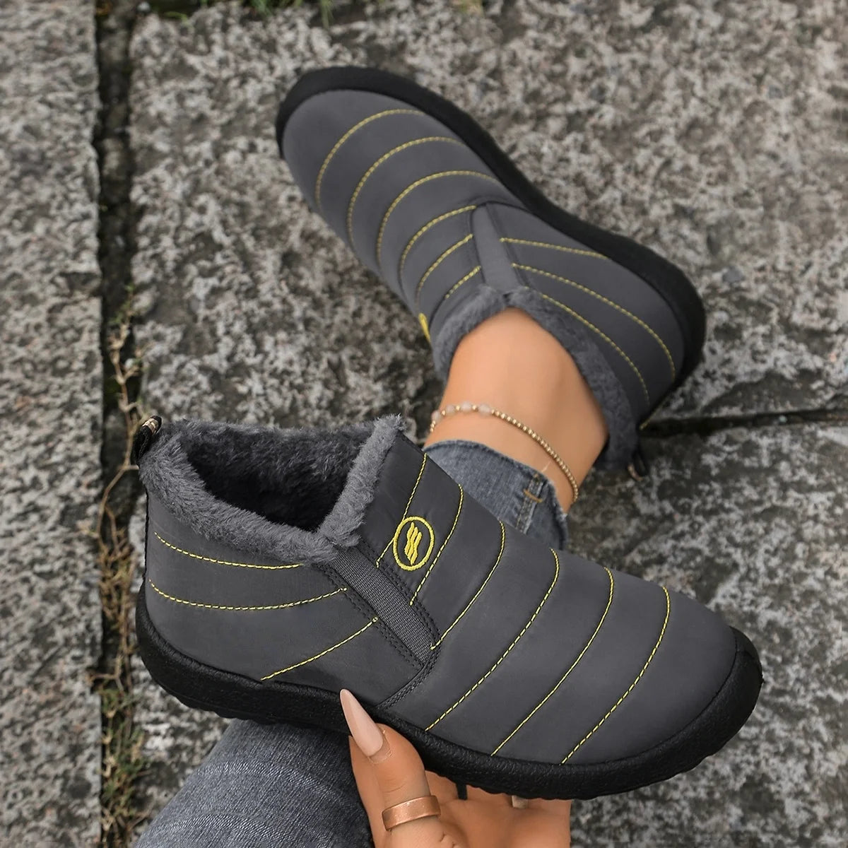 Women's boots Winter Boot with Comfortable Warm Fur Lined Ankle Booties Outdoor Slip On Waterproof Short Boots