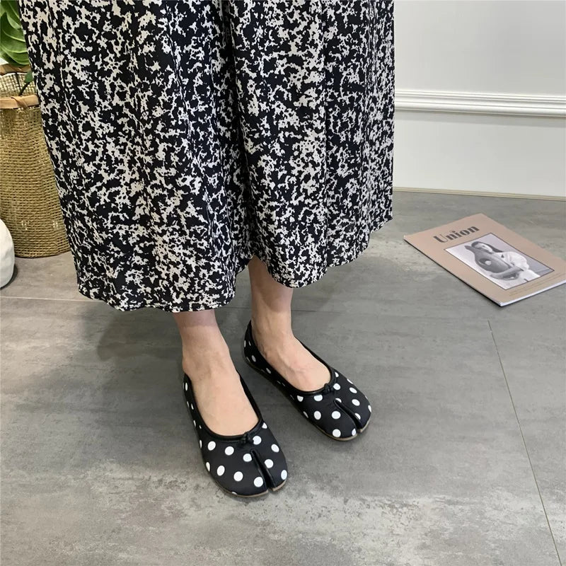 2025 Polka Dot Women Retro Flats Mocasines Ballerina Shoe Japanese Style Tabi Ninja Shoes Split Hoof Toe Boat Shoes Female shoes