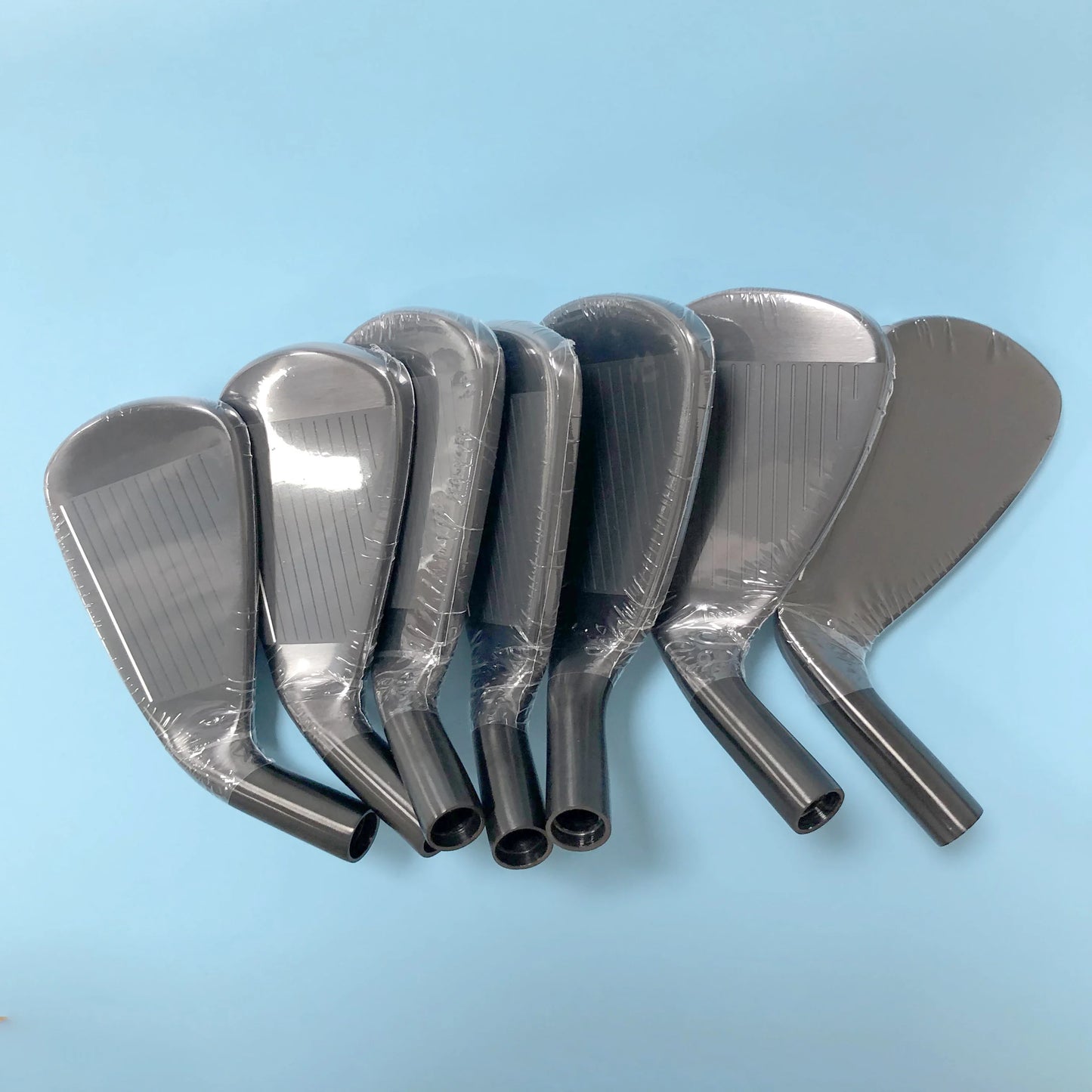 2025 Hot Selling New Golf irons Set Black Forged Irons 45 6789P 7pcs Golf Clubs Grip P790 Golf Club Iron Set 7pcs Head Cover