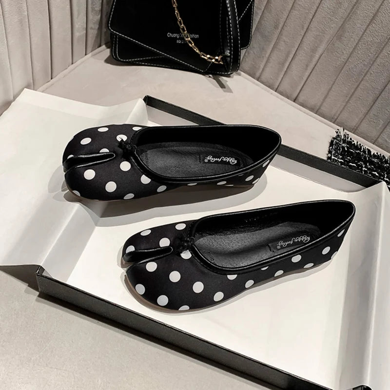 2025 Polka Dot Women Retro Flats Mocasines Ballerina Shoe Japanese Style Tabi Ninja Shoes Split Hoof Toe Boat Shoes Female shoes