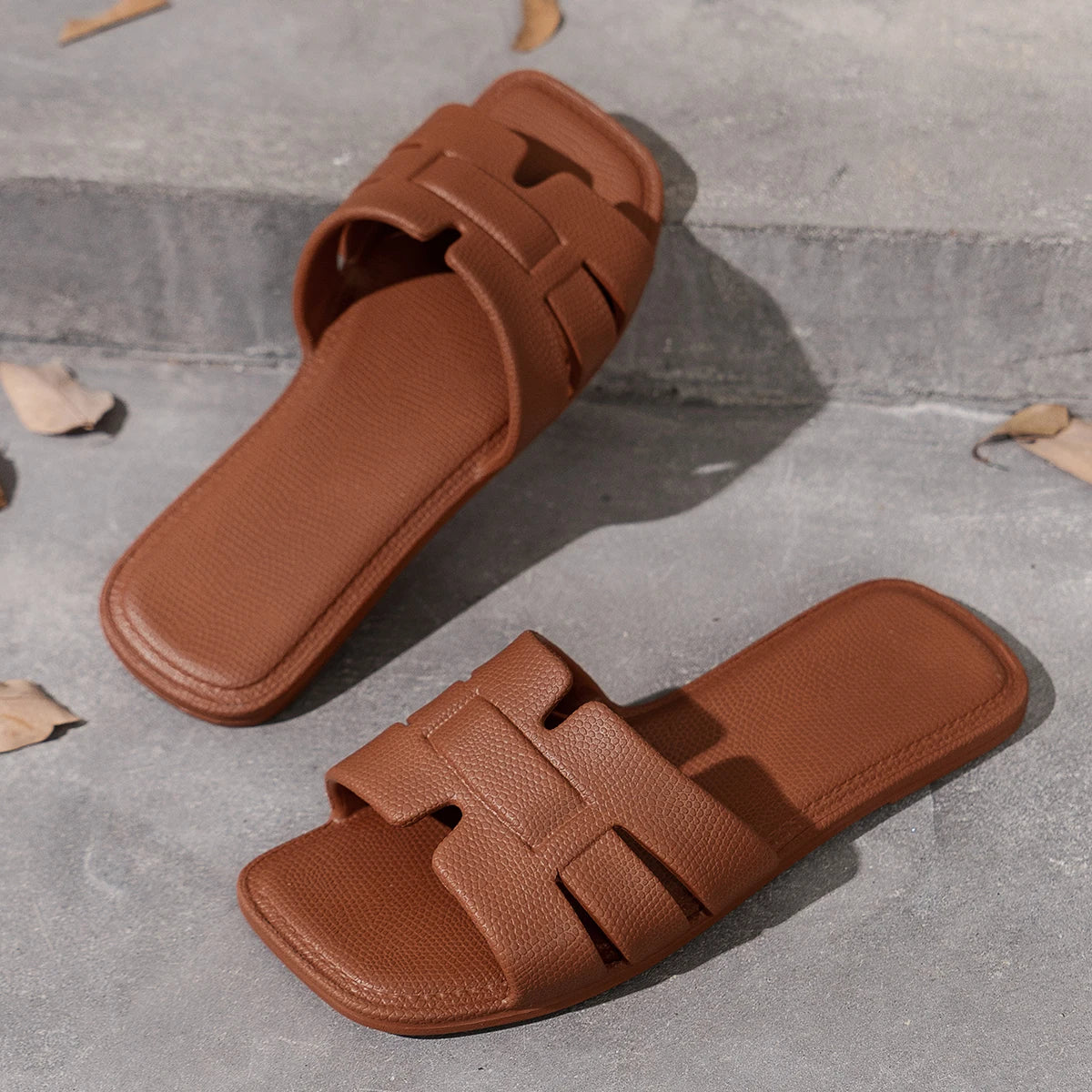 Women's Summer Fashion Lightweight Breathable Comfortable Open Toe Flat Sandals Suitable for Beach Pool Bathroom Slippers