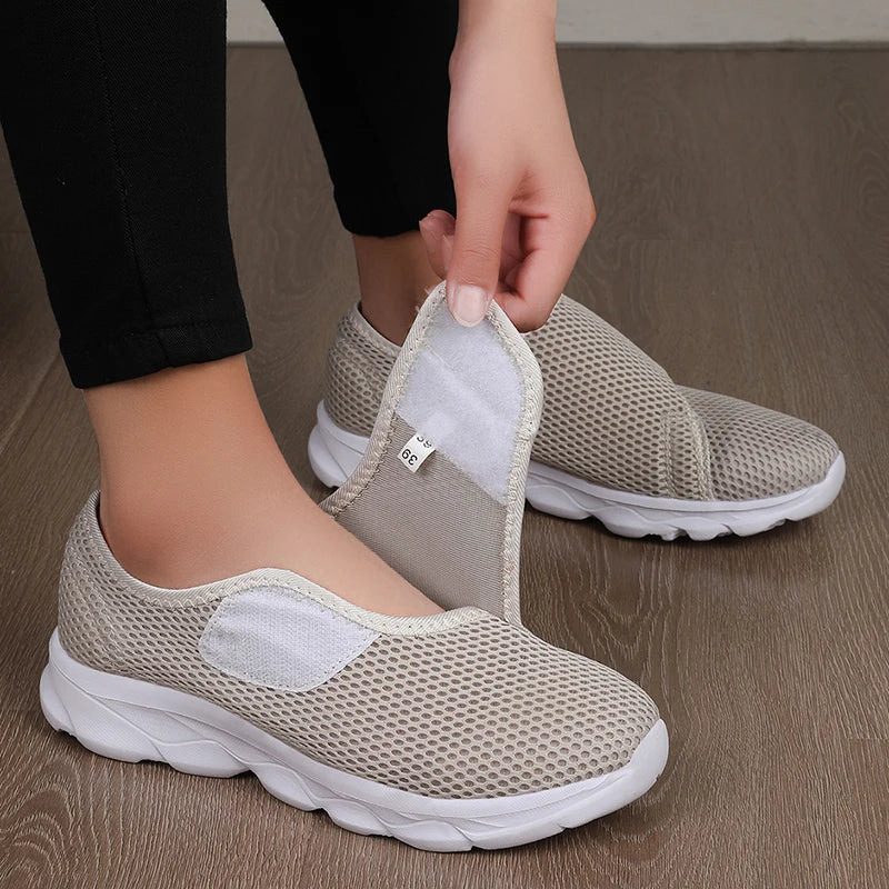 Unisex Wide Footed Shoes Women Casual Shoes Fashion Breathable Walking Mesh Flat Shoes for Men Sneakers Black Female Footwear