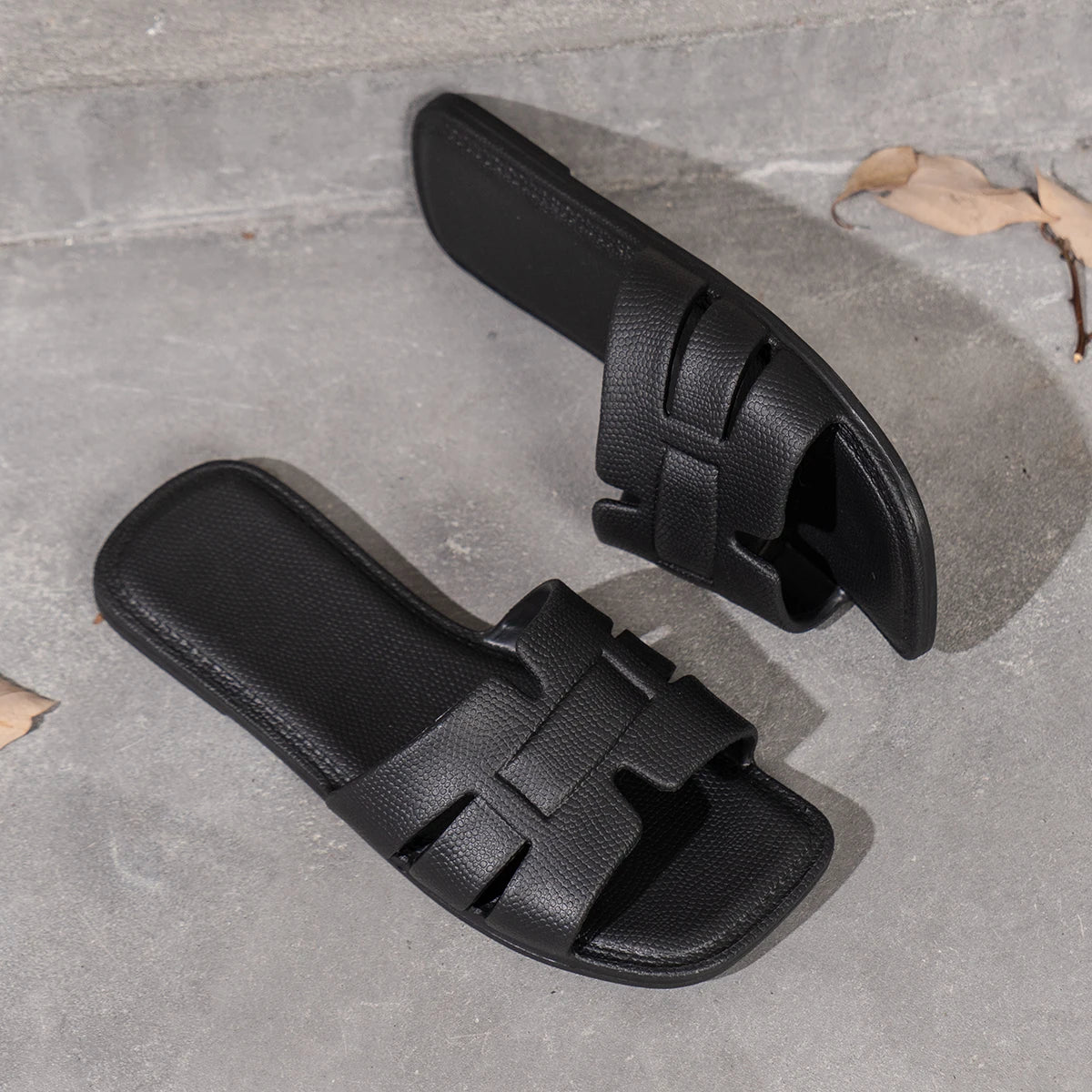 Women's Summer Fashion Lightweight Breathable Comfortable Open Toe Flat Sandals Suitable for Beach Pool Bathroom Slippers