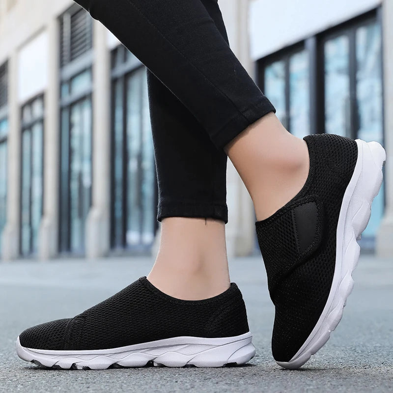 Unisex Wide Footed Shoes Women Casual Shoes Fashion Breathable Walking Mesh Flat Shoes for Men Sneakers Black Female Footwear
