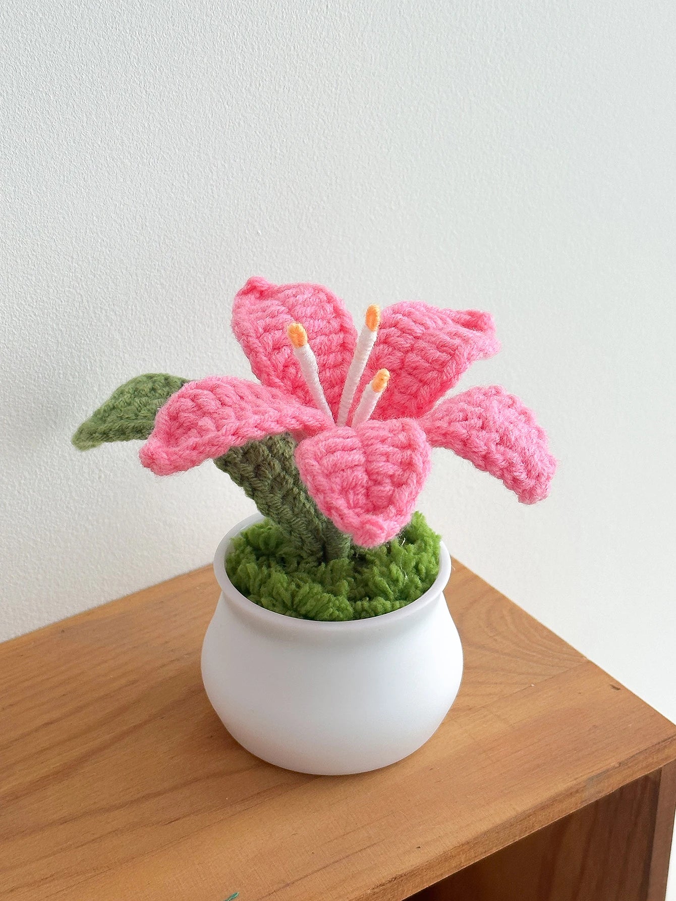 Flowers Hand-Knitted Lily Potted Delicate Crochet Woven Flowers Pot Mother's Day Gift