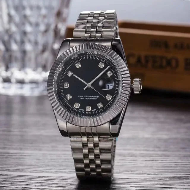 Luxury Quartz Watch for Men & Women – Gold / Silver Options