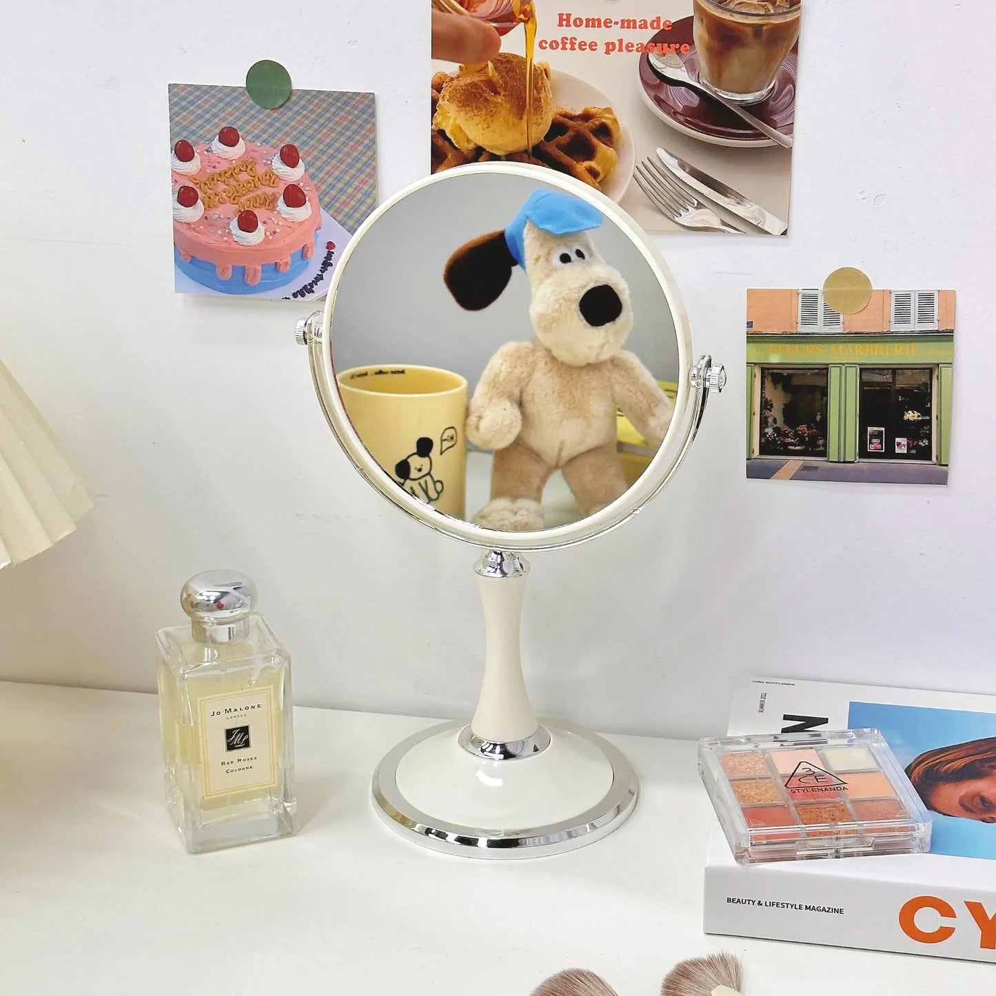 Elegant 360° Rotating Makeup Mirror (3X Zoom)