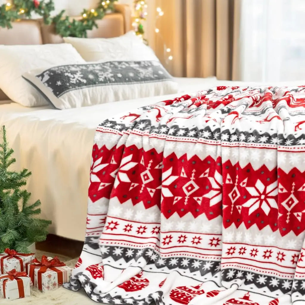 Festive Christmas Flannel Blanket – Cozy Snowflakes & Reindeer Throw for Sofa or Bedroom