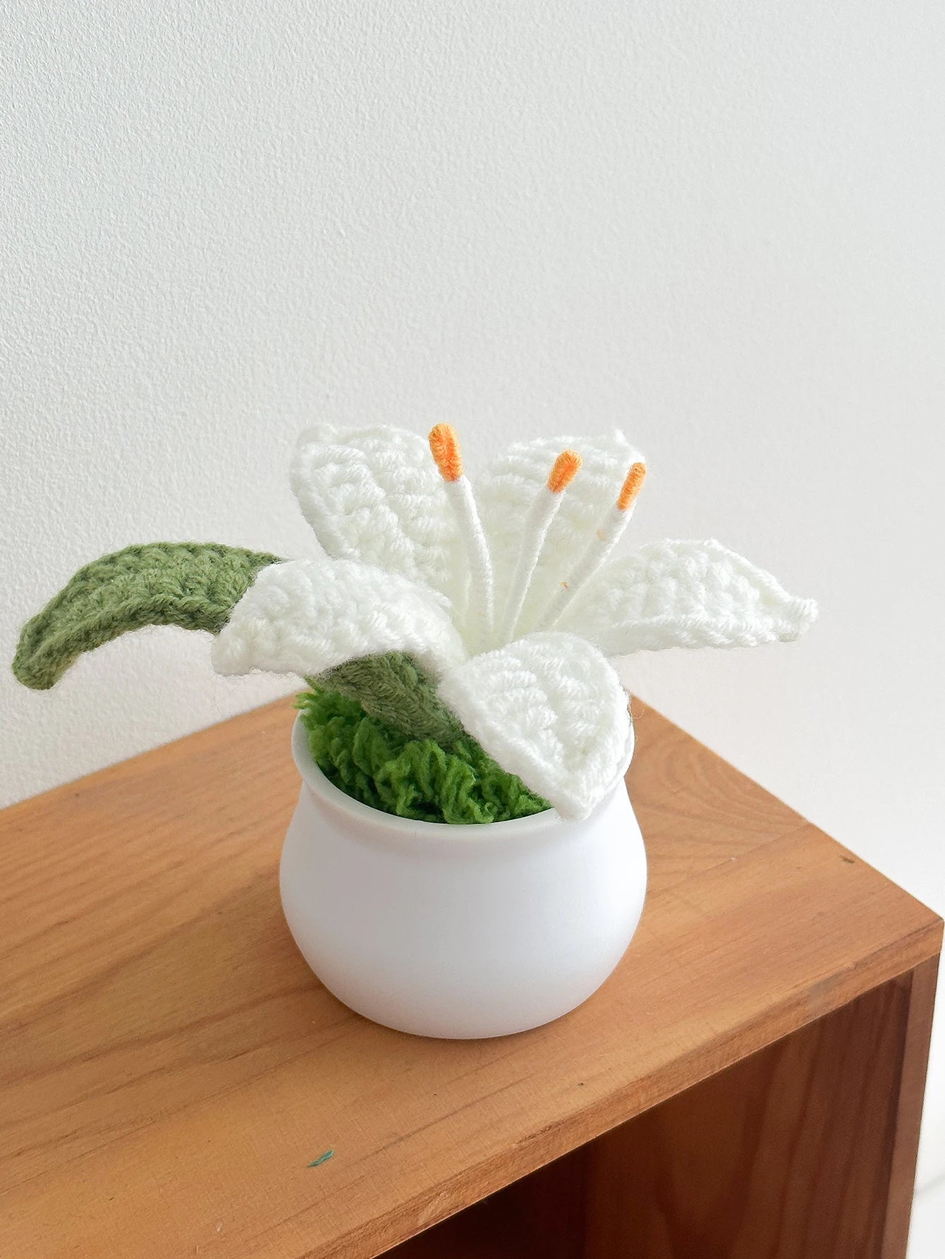 Flowers Hand-Knitted Lily Potted Delicate Crochet Woven Flowers Pot Mother's Day Gift