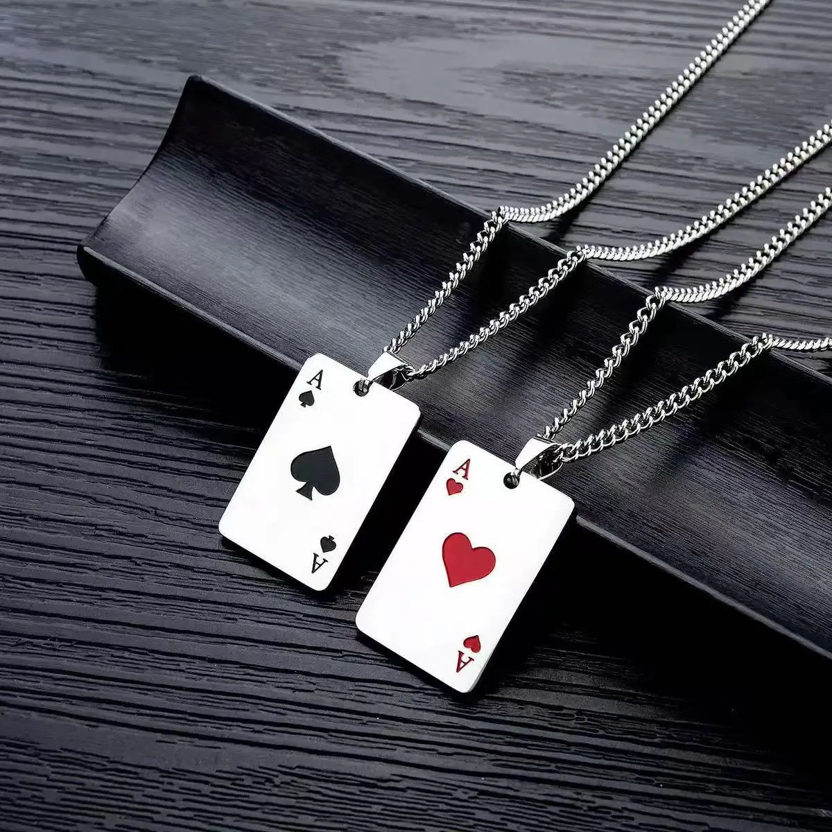 The 2025 new 2PCS hip-hop style declaration card Spades heart necklace is suitable for both men and women to wear. It is a penda