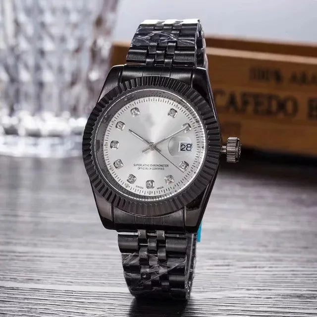 Luxury Quartz Watch for Men & Women – Gold / Silver Options