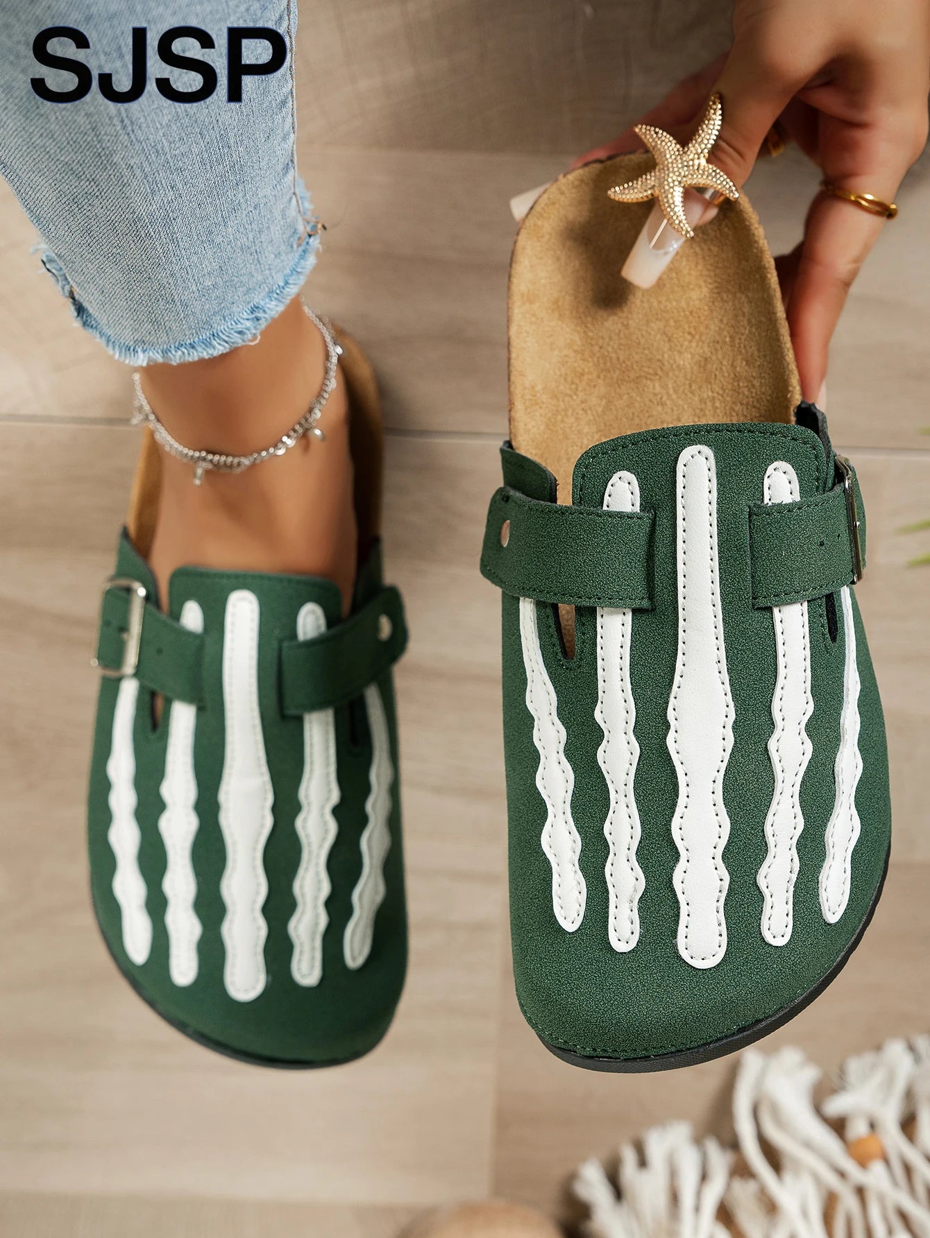 Women's New Half-Slip Halloween Trendy Skeleton Print Slip-On Design Sandals, Closed-Toe Low-Top Buckle Strap Casual Slippers, Suitable for Indoor and Outdoor Wear, Spring, Summer, and Autumn, Unique Street Style Simple Desig