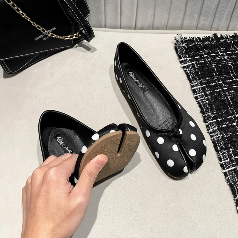 2025 Polka Dot Women Retro Flats Mocasines Ballerina Shoe Japanese Style Tabi Ninja Shoes Split Hoof Toe Boat Shoes Female shoes