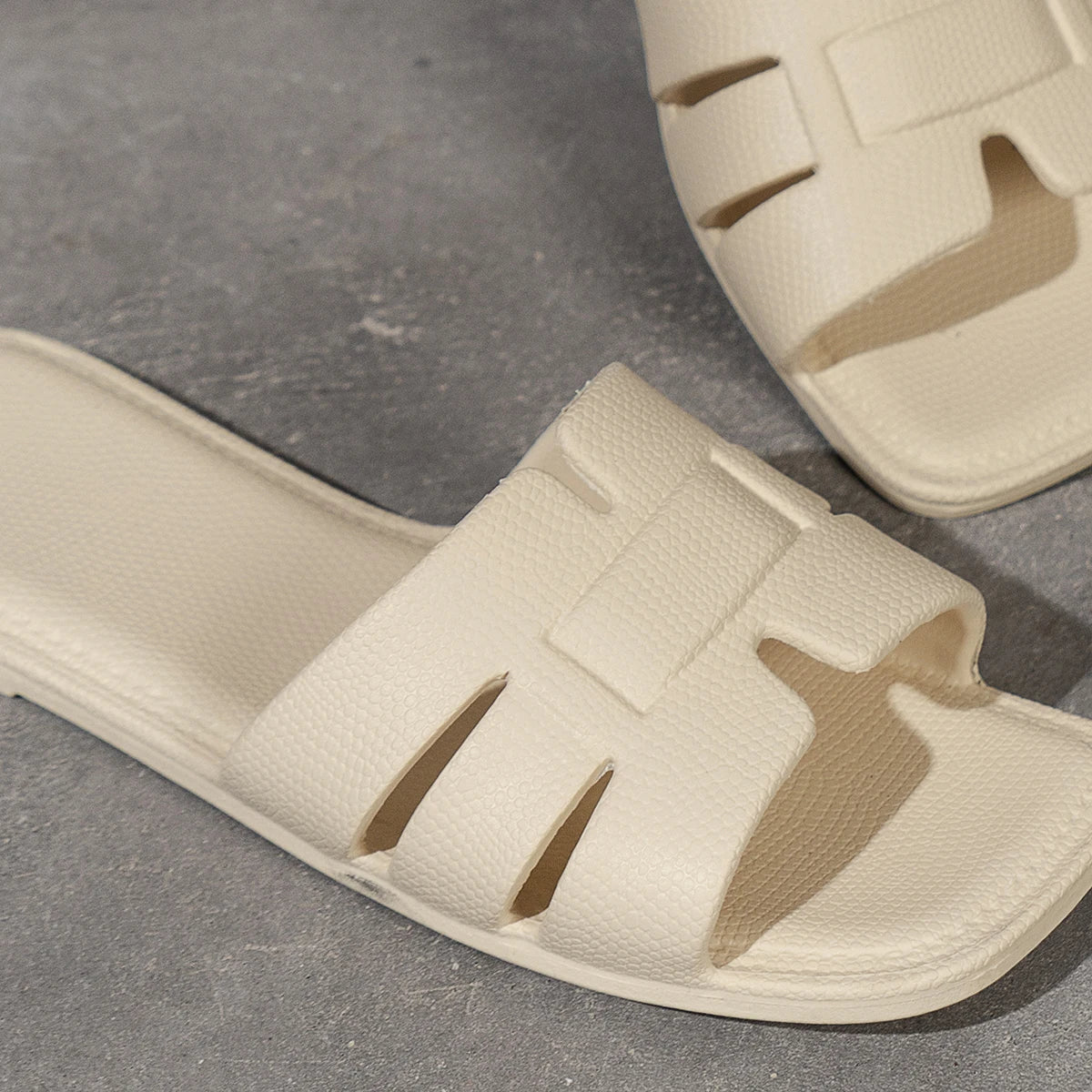 Women's Summer Fashion Lightweight Breathable Comfortable Open Toe Flat Sandals Suitable for Beach Pool Bathroom Slippers