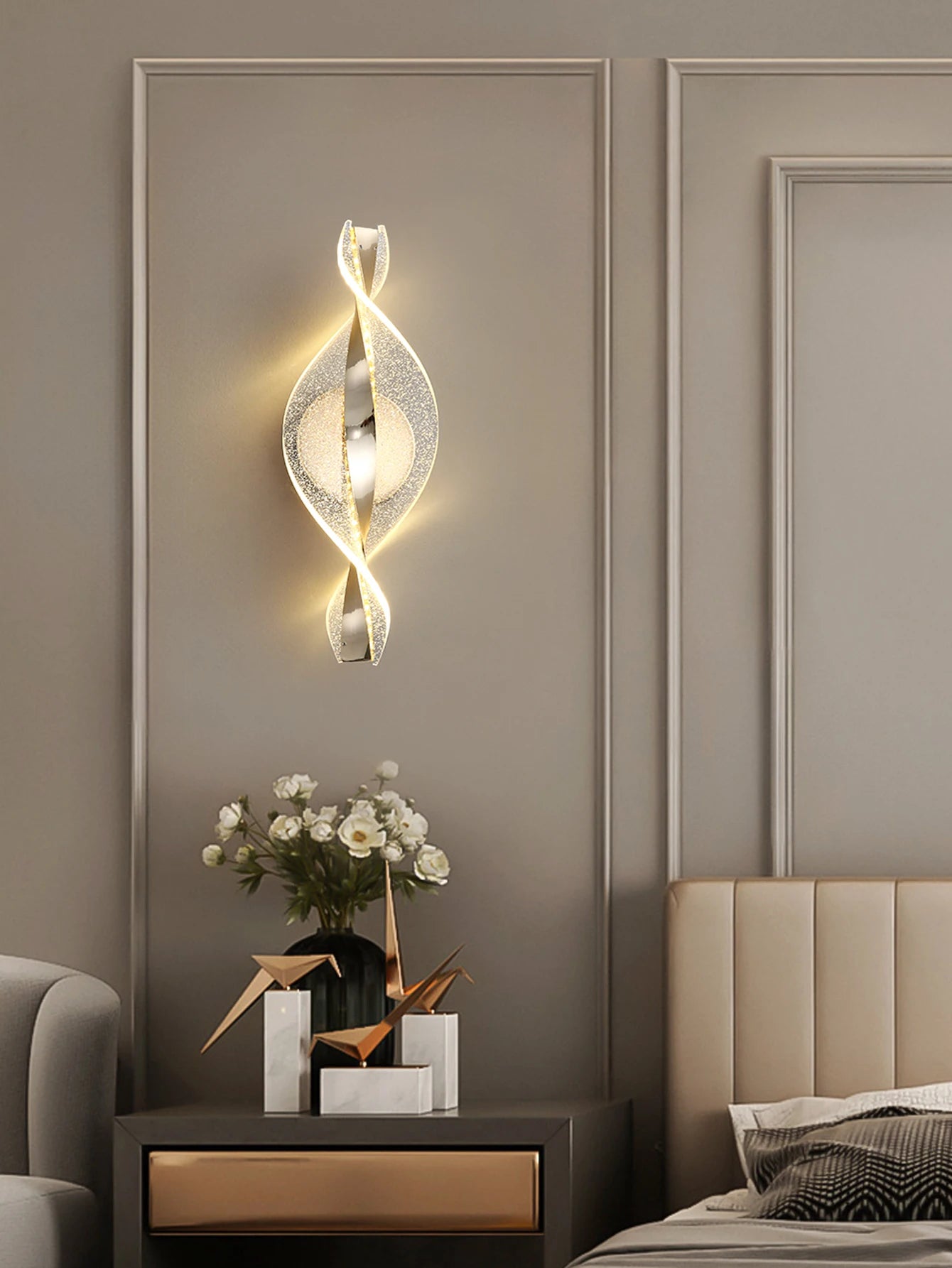 Modern Gold/Black Acrylic LED Wall Light – Bedroom and Living Room Decor