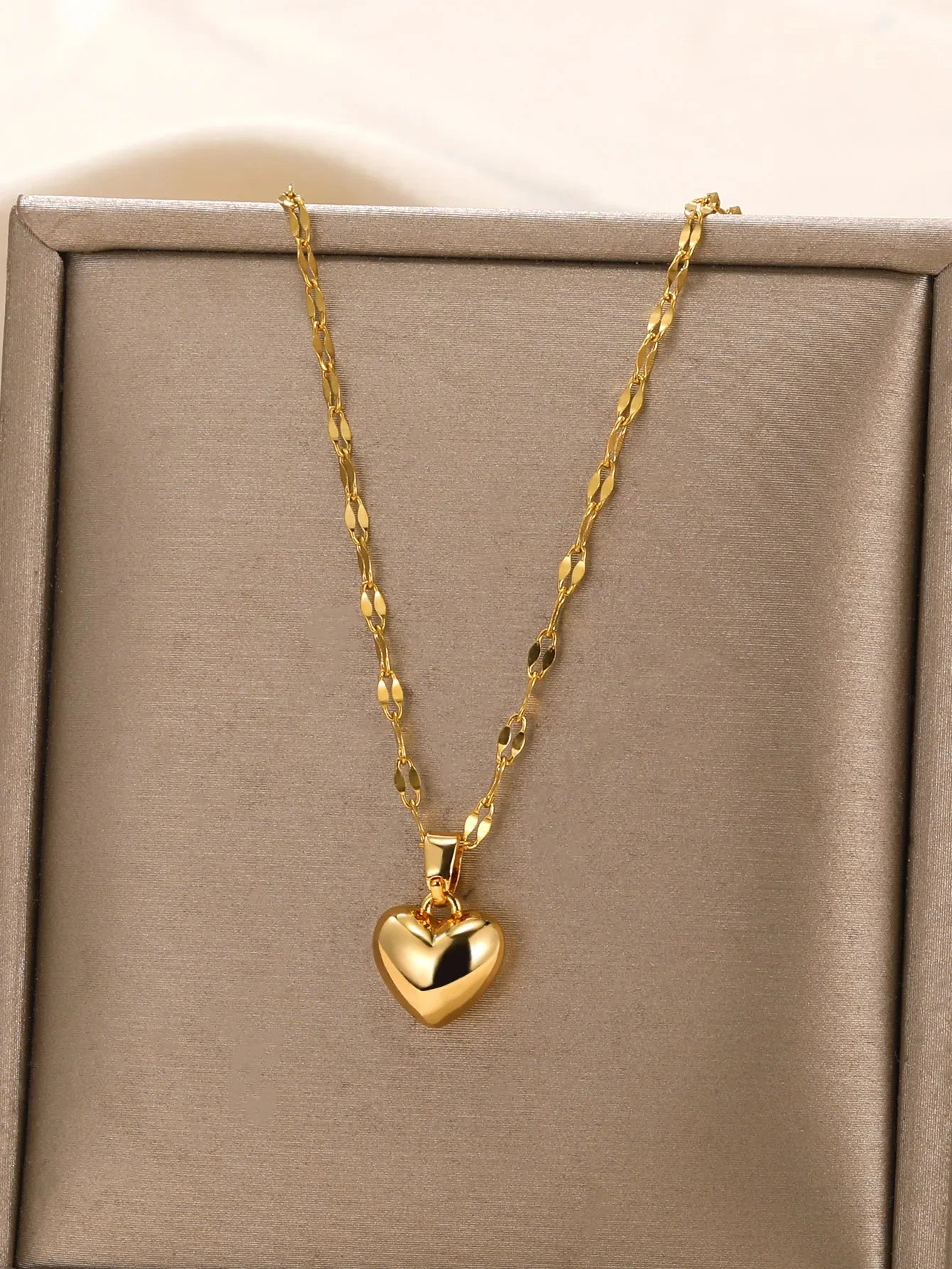 Stainless Steel Love Heart Necklace For Women 2025 New Trendy Lip Chain Simple Pendant Necklace Jewelry free shipping